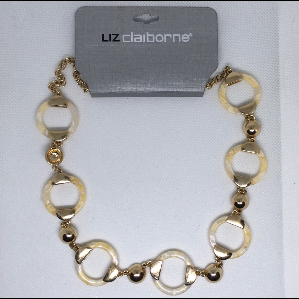 Liz Claiborne Cream Marbled Lucite Necklace Noc 10$